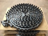 Attachment conveyor chain